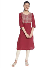 Maroon Round Neck Printed Kurta in Hamburg