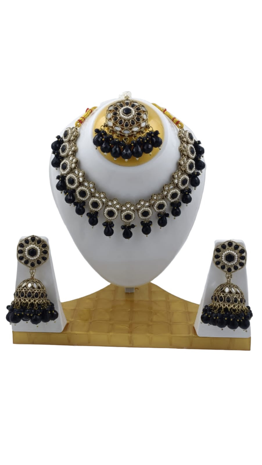 Mirror Necklace with Earring and Mangtika in Hamburg