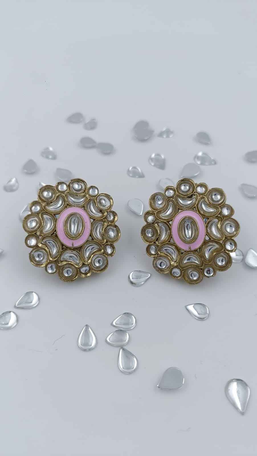Stone Kundan Flower Stud Earring in Berlin