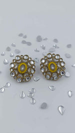 Stone Kundan Flower Stud Earring in Berlin