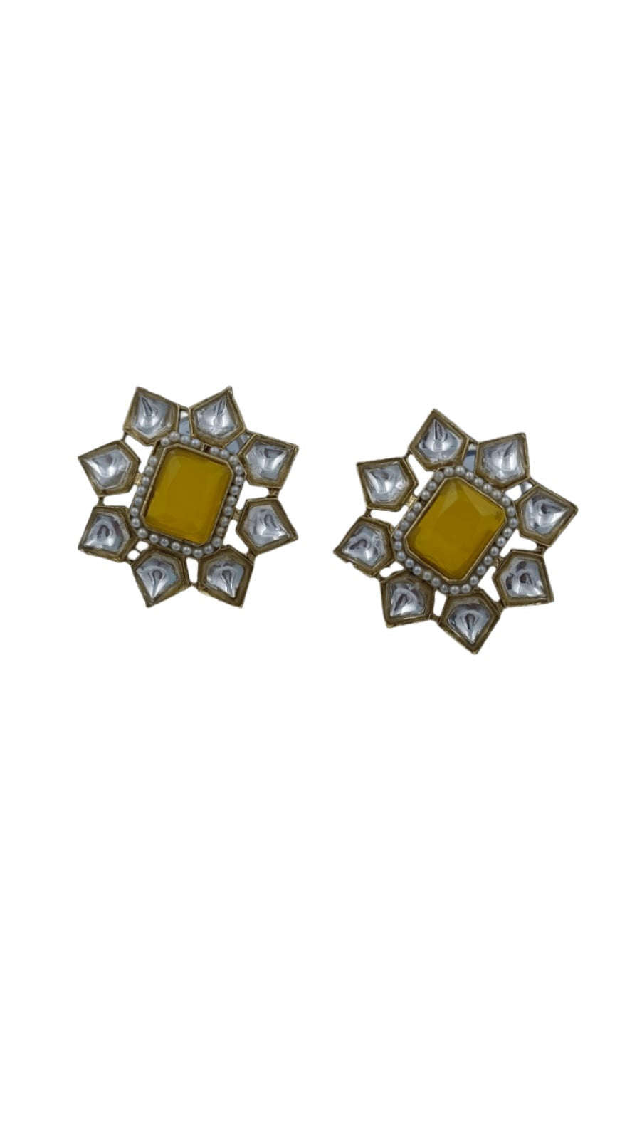 Kundan Stud Earring in Essen