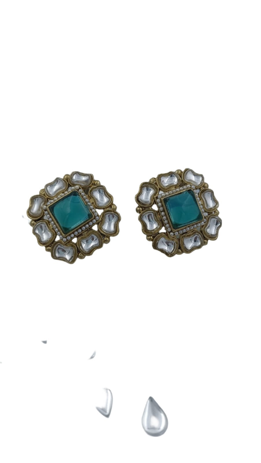 Kundan Stud Earring in Munich
