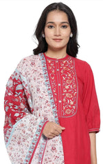 Red Embroidery kurta set in Munich