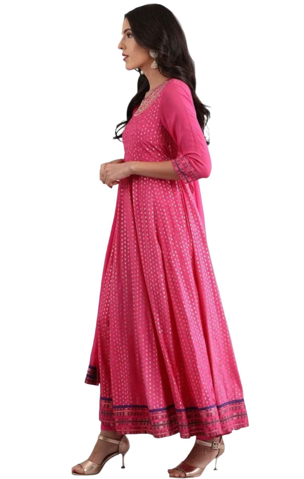 Pink Round Neck Embellished kurta set in Munich