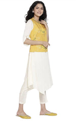 Yellow gillet ivory inner trousers set in Berlin