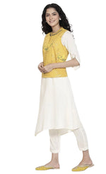 Yellow gillet ivory inner trousers set in Berlin