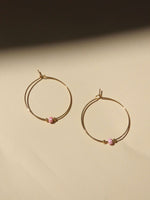 Hoops aus Edelstahl mit rot gestreifter Rocailles Perle