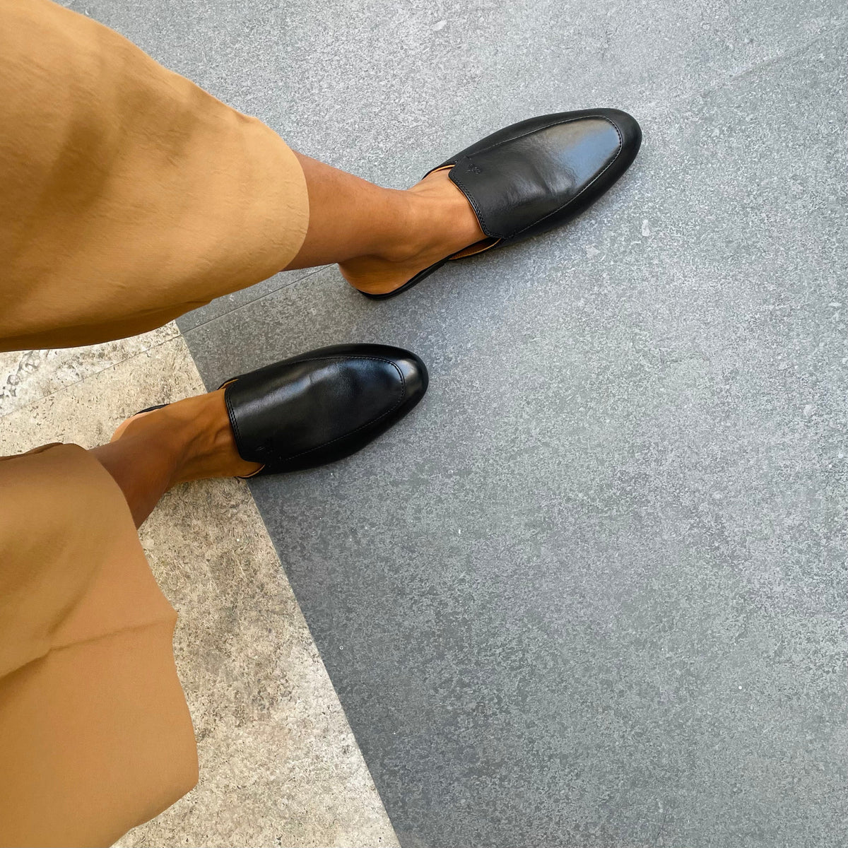 Chappal in Black