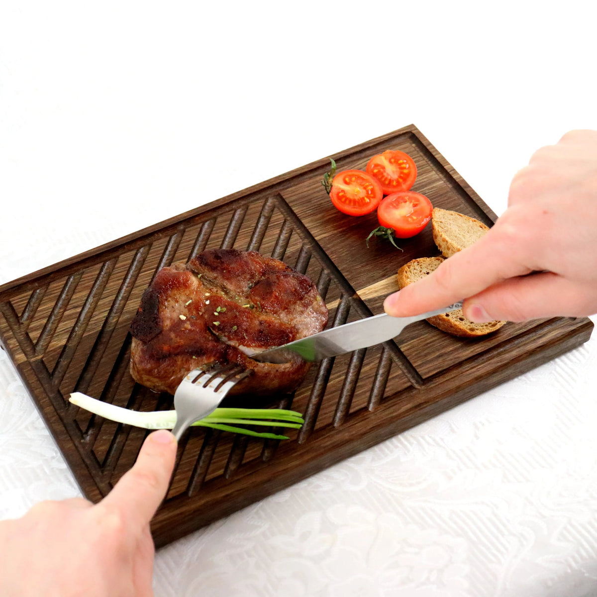 Steakbrett Eiche 32x20x2,2cm – Grillbrett mit Saftrille & Saftrinne
