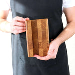 Hirnholz Schneidebrett Eiche 40x30x3cm – Abgerundet mit Holzständer Namma Markt