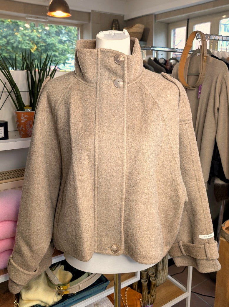Kaschmir Woll Jacke Handmade Hoher Kragen Reißverschluss Perlmuttknöpfe Taupe One Size - La Bella Moda Milano 757