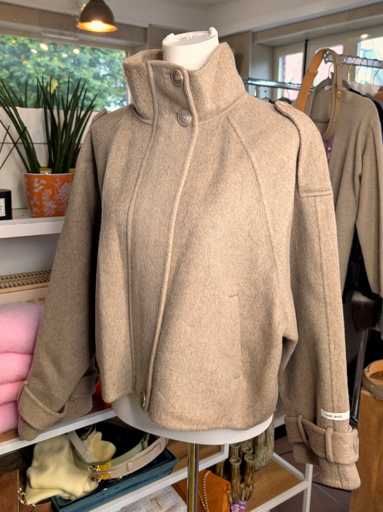 Kaschmir Woll Jacke Handmade Hoher Kragen Reißverschluss Perlmuttknöpfe Taupe One Size - La Bella Moda Milano 757
