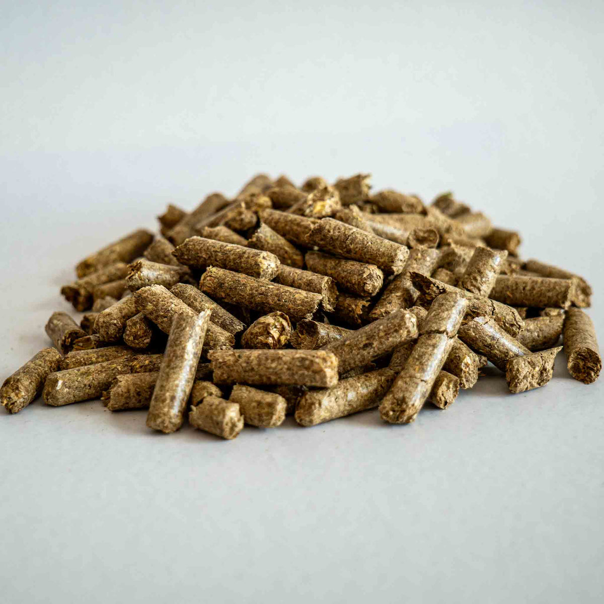 Strohpellets Einstreu, staubarm – für Kaninchen & Meerschweinchen