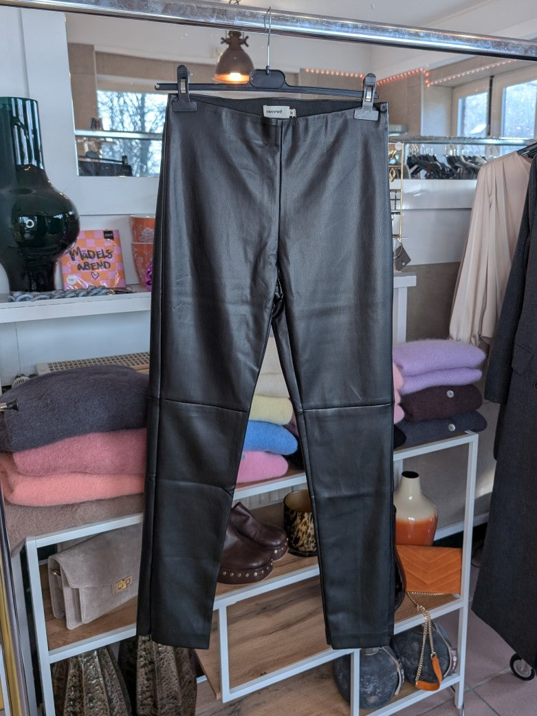 Leder Leggings Schwarz mit Reißverschlüssen - von SWEEWE