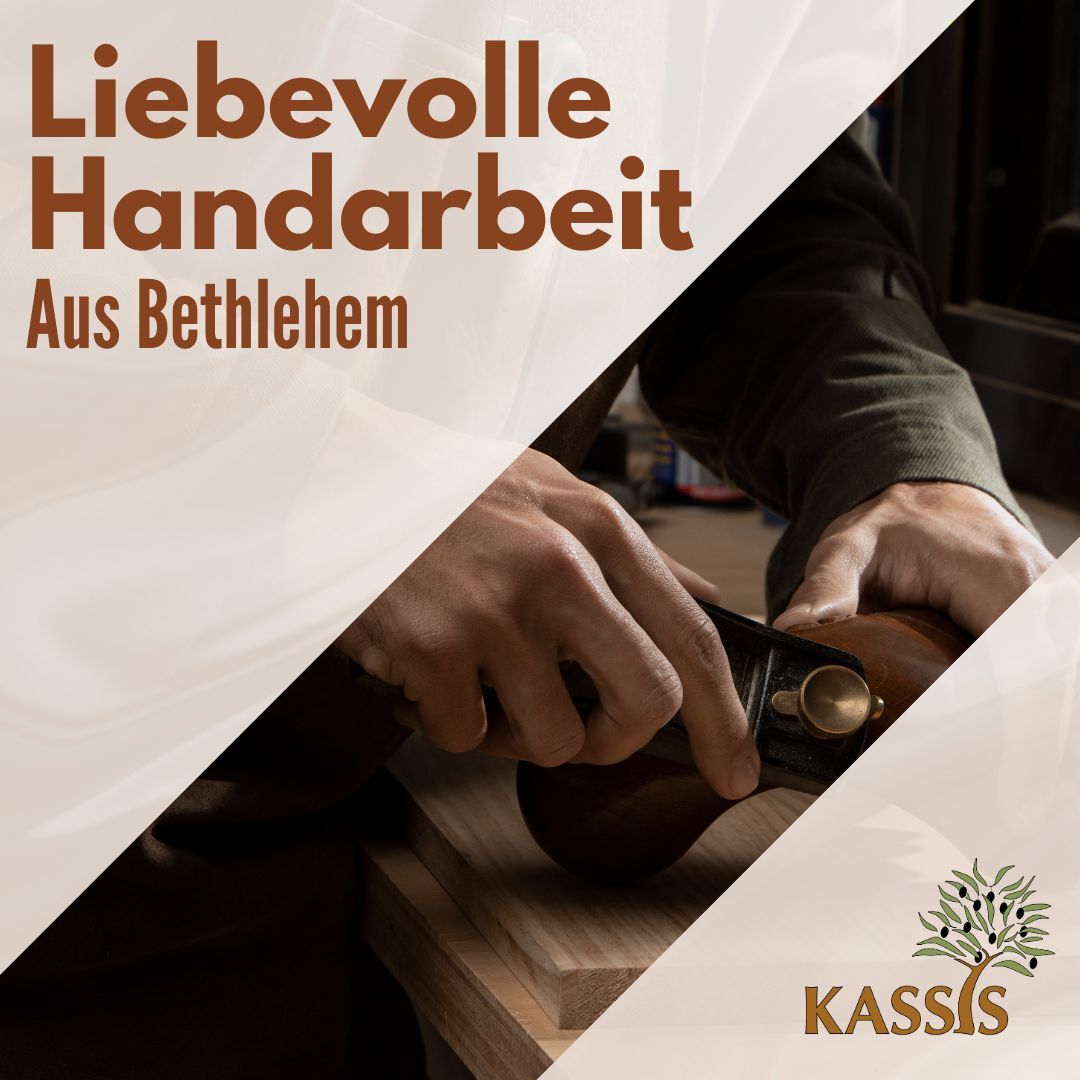 Der Gute Hirte aus Olivenholz – Handgeschnitzte Jesusfigur mit Lamm (26,5 cm)