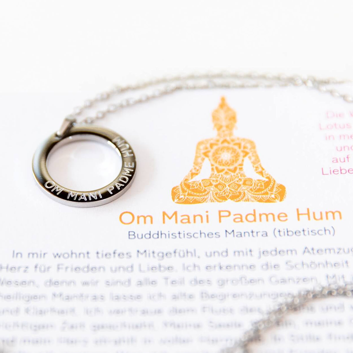 Halskette mit Anhänger | silber | Mantra: Om Mani Padme Hum