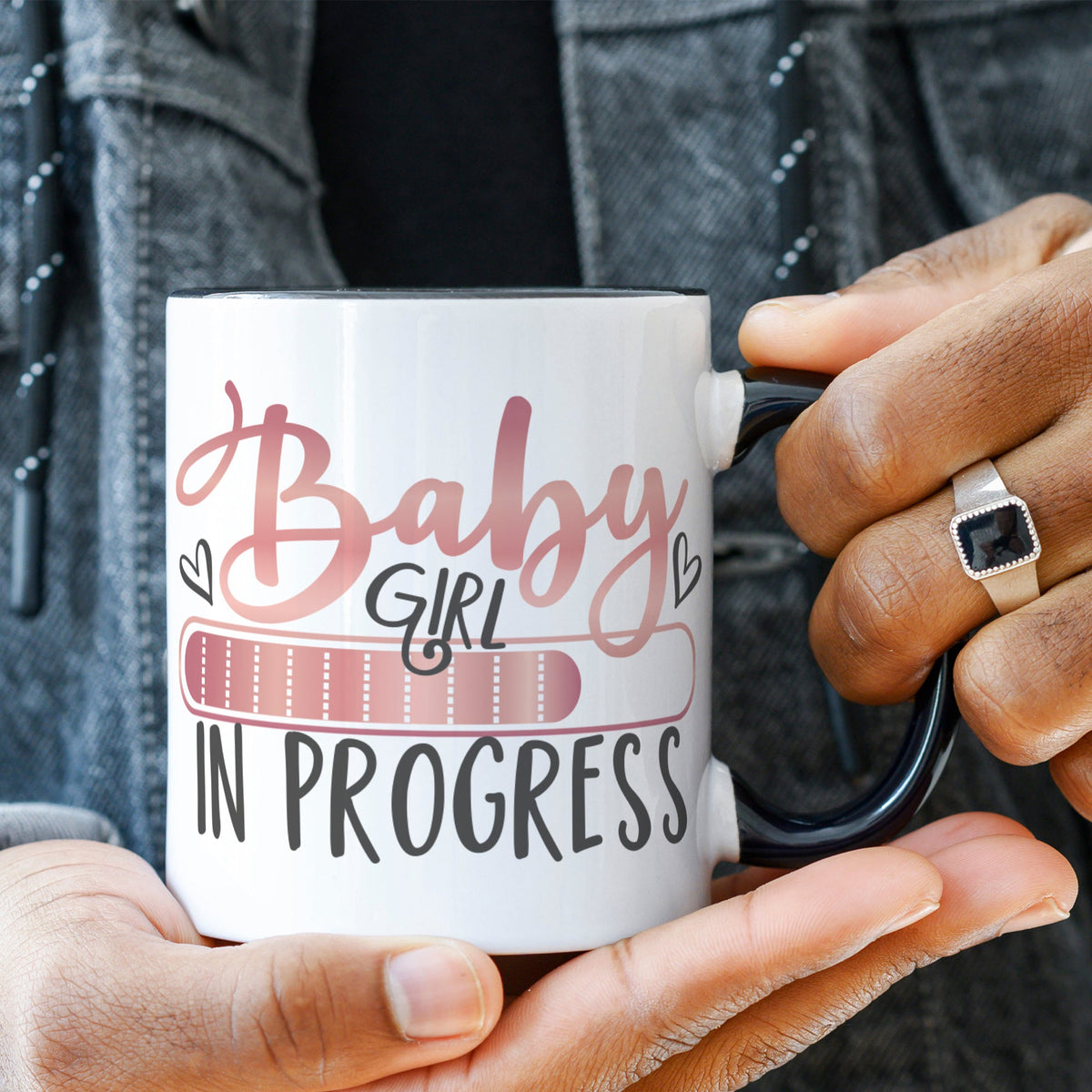 Bedruckte Tasse mit Spruch Baby in Progress
