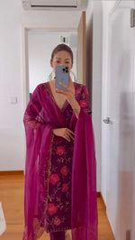 Pakistani Suit On heavy Organza Silk febric with inner and Thred with Sequence work
