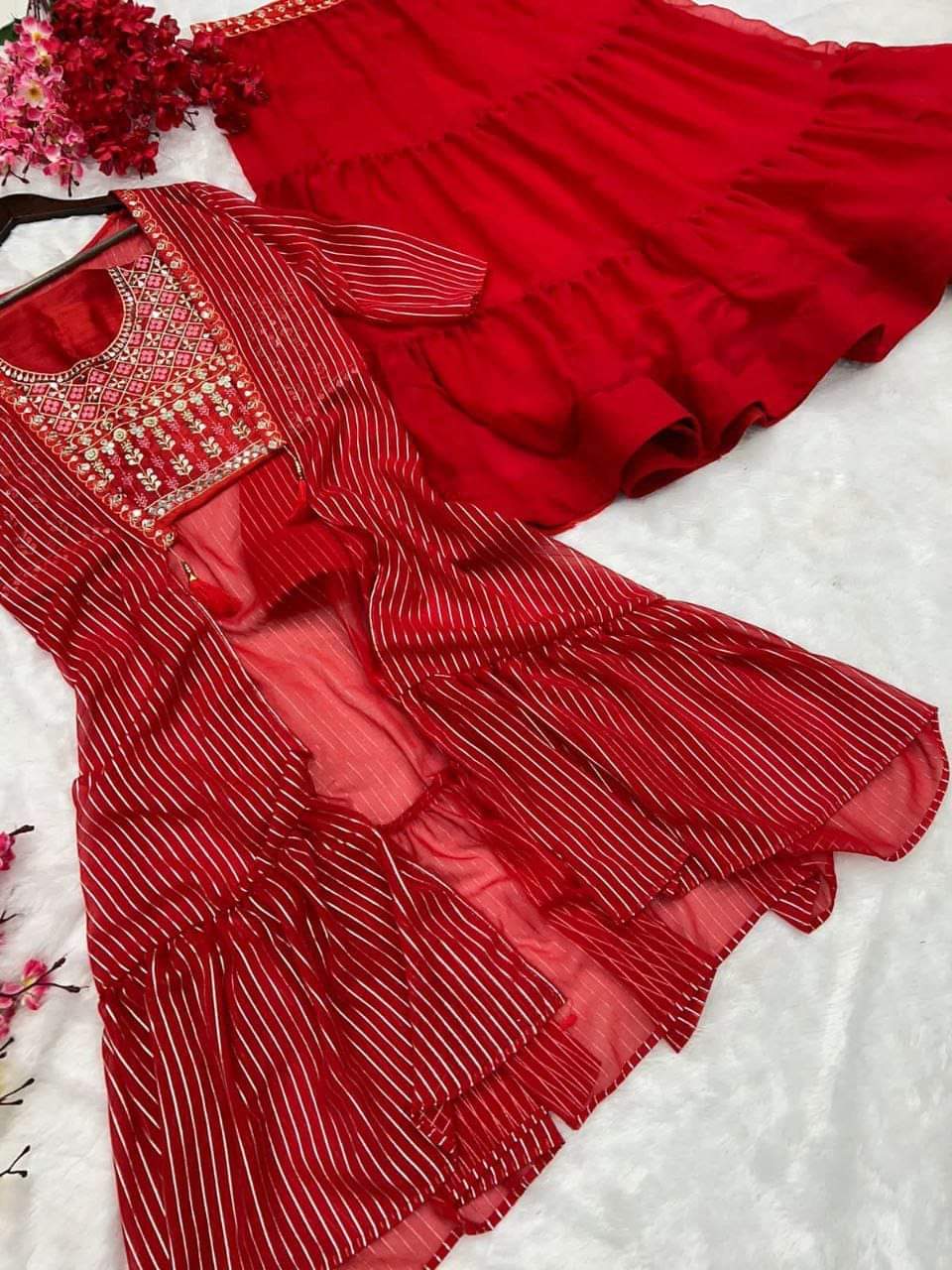 Pakistani Outfit Fashionable And Trendy Outfit