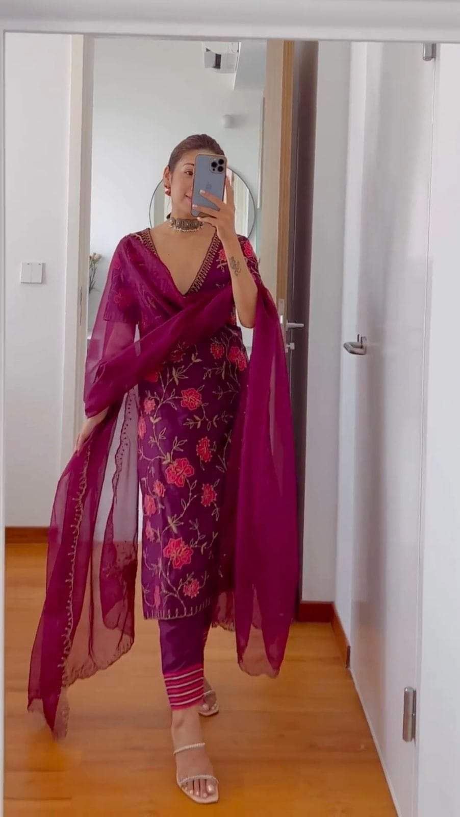 Pakistani Suit On heavy Organza Silk febric with inner and Thred with Sequence work