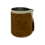 BaristaDelight henkellose Milchkanne mit Leder-Hülle