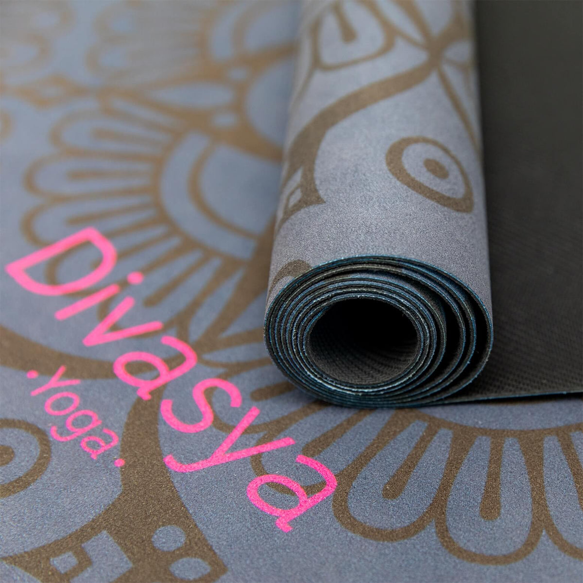 Reise Yogamatte: dünn & leicht | faltbar & rutschfest | Dark Mandala