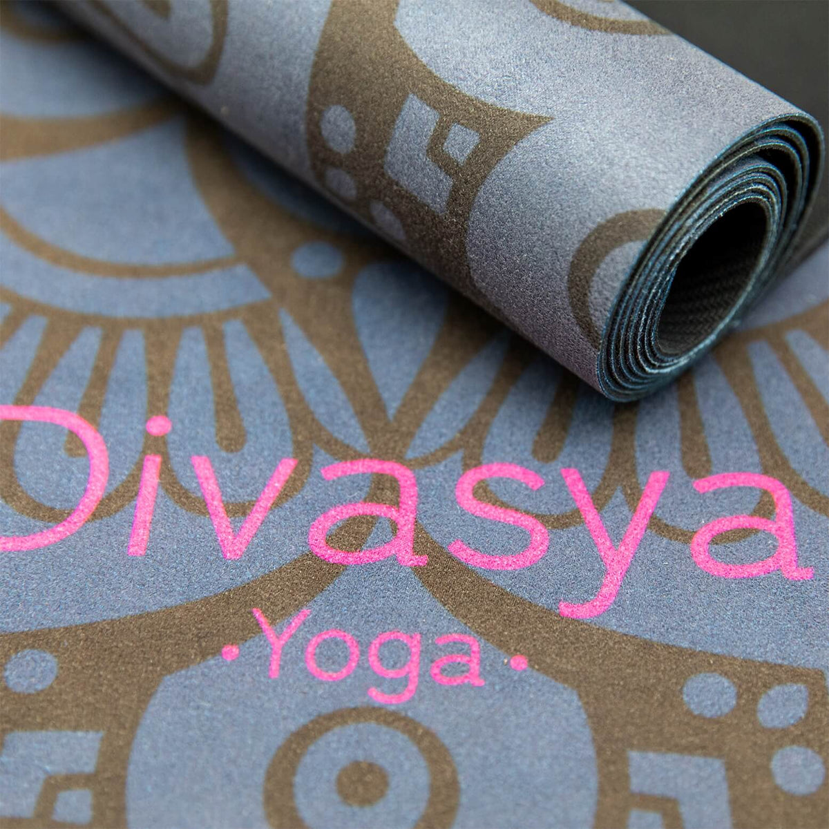 Reise Yogamatte: dünn & leicht | faltbar & rutschfest | Dark Mandala