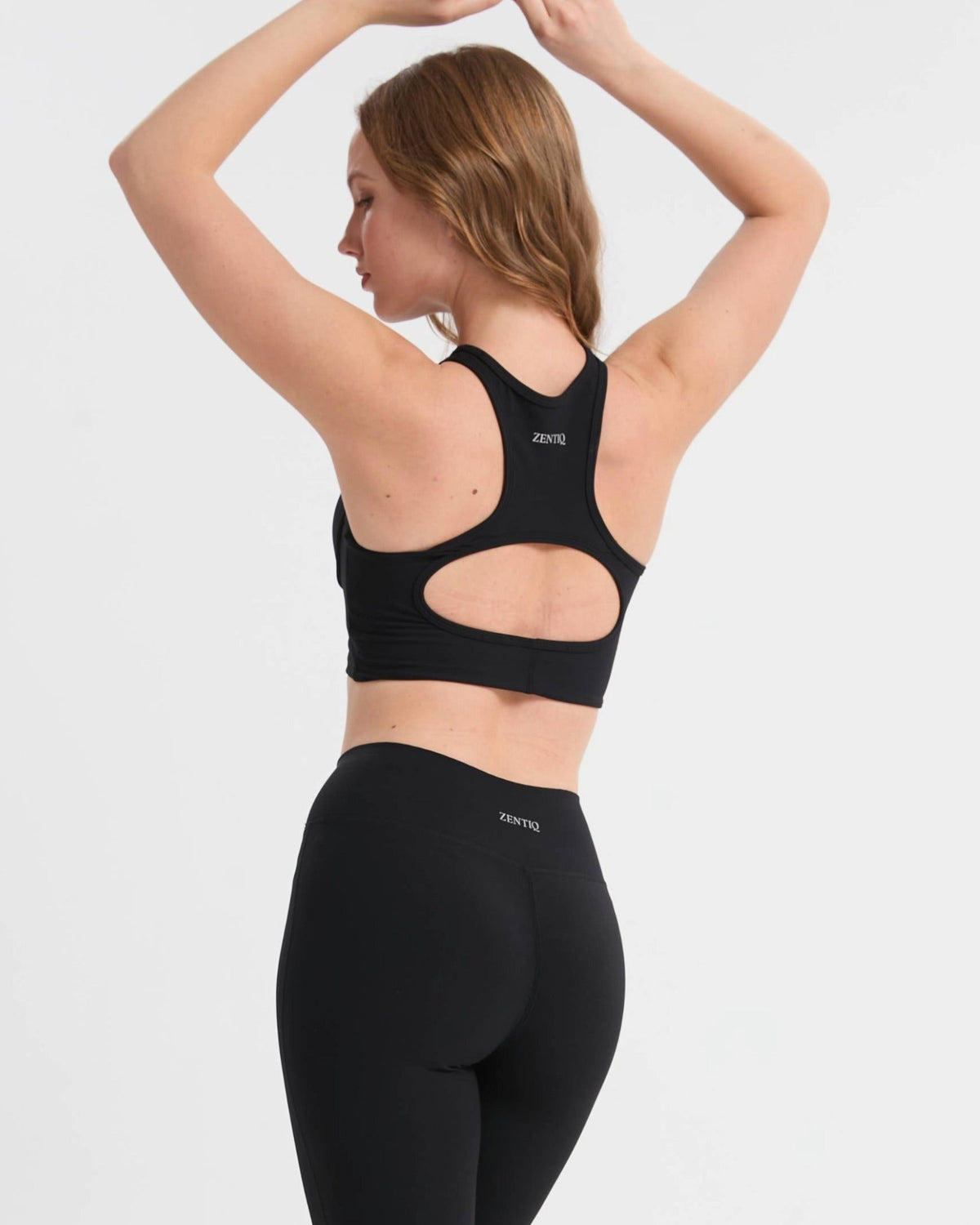 Tank Top gerippt mit herausnehmbaren Pads – Schwarz