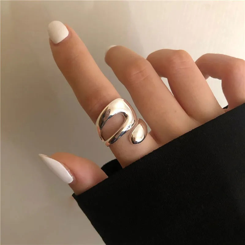 Trendiger Silberfarbener Ring