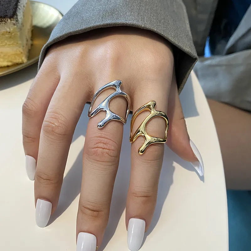 Trendiger Silberfarbener Ring