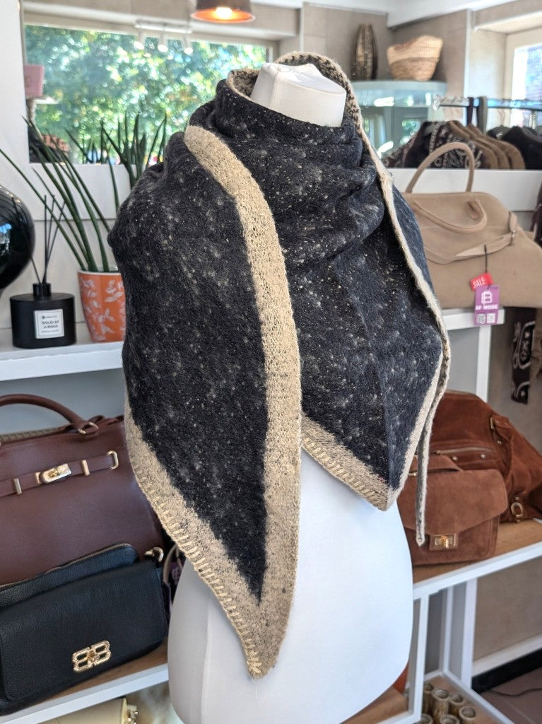 Schal Dreieckstuch 100% Viskose Flauschig Schwarz Beige 190x80 cm