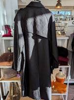 Schwarzer Oversized Trenchcoat Mantel - von ATTENTIF
