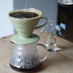Hario Colour Edition V60-02 Keramik-Dripper (mit 40 Filtern)
