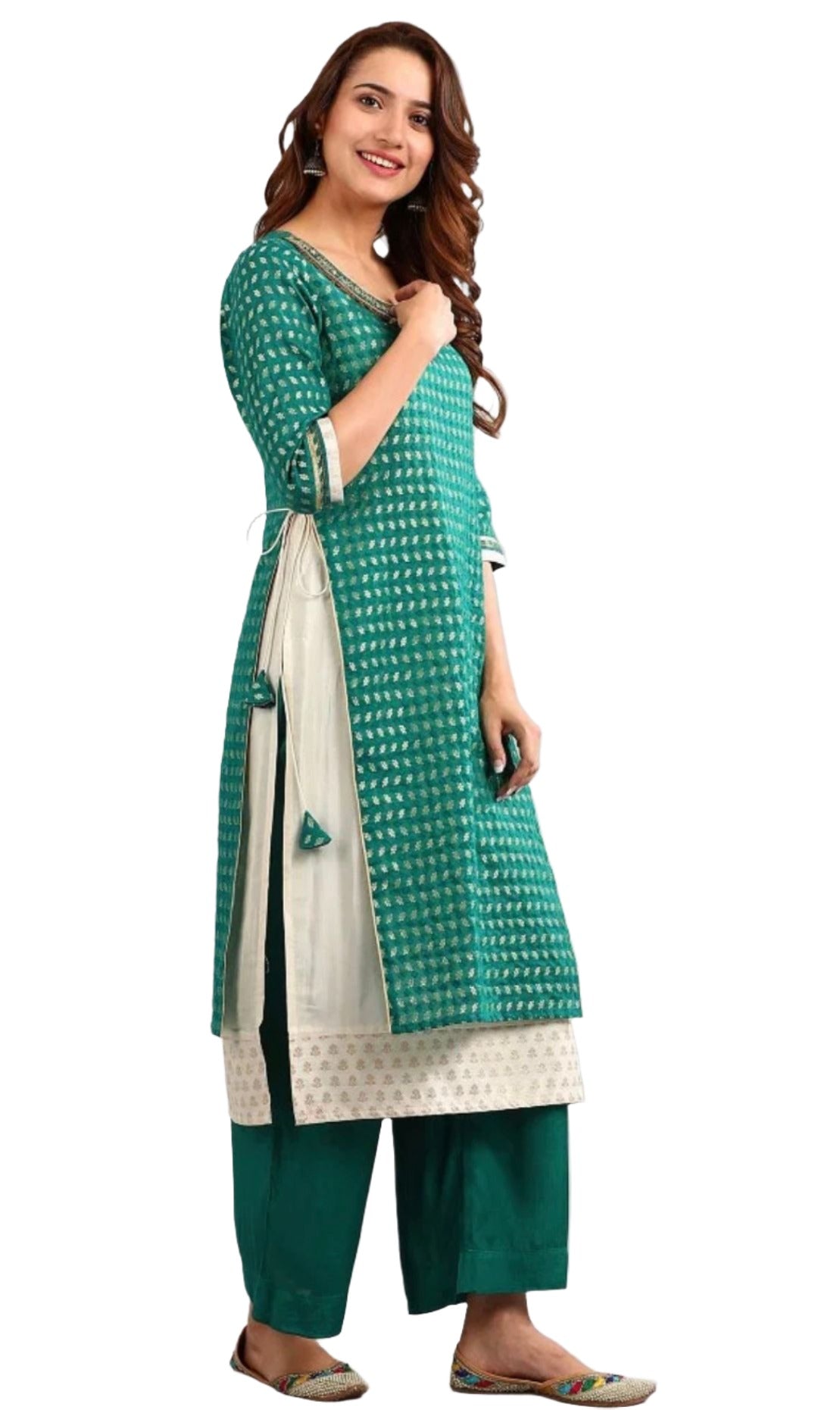 Green Round Neck Embellished kurta Set in Berlin