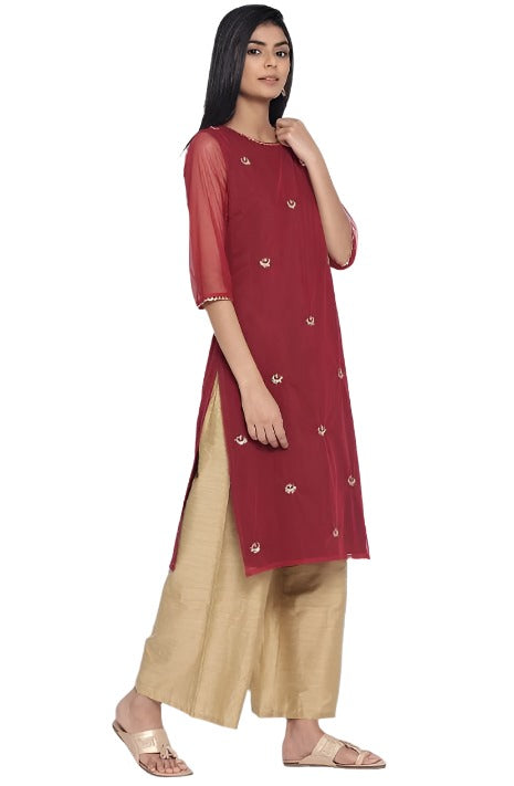 Dark Red Embroidered kurta in Berlin