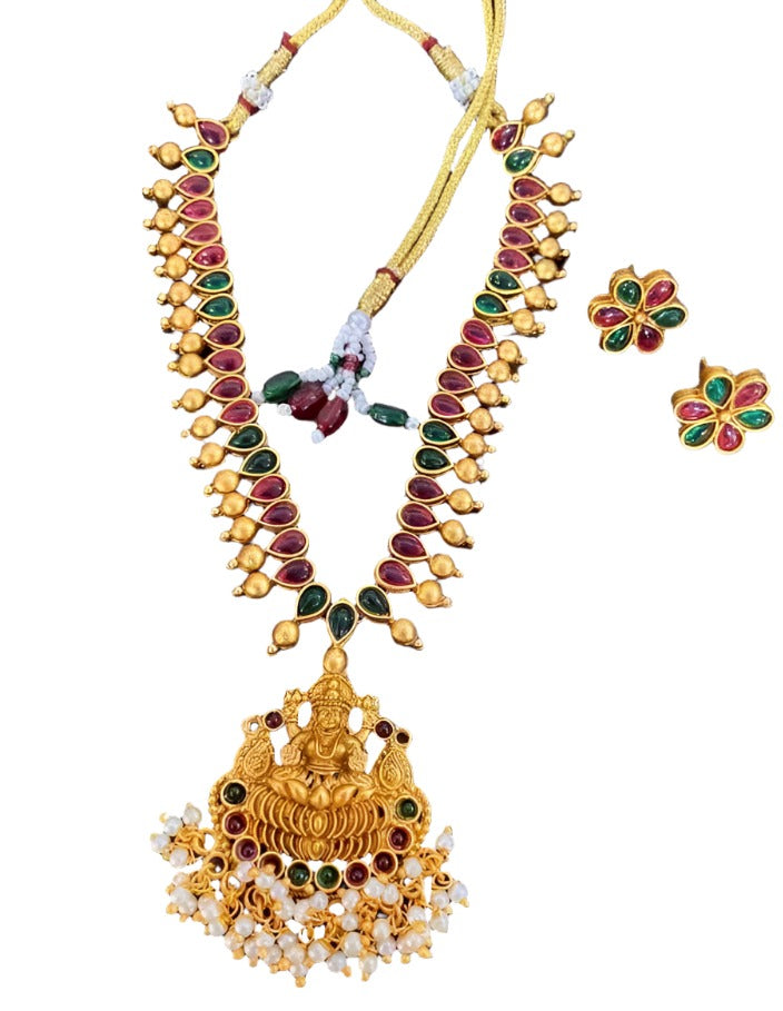 Temple necklace with earrings in Berlin