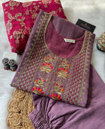 Women embroidery kurta set in Munich