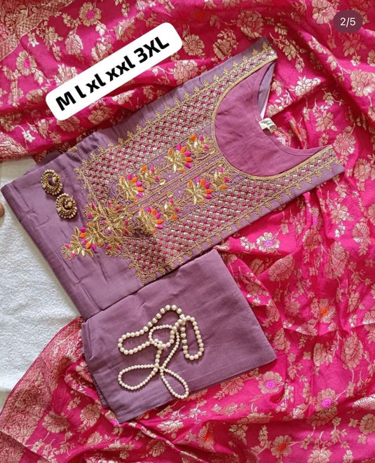 Women embroidery kurta set in Munich