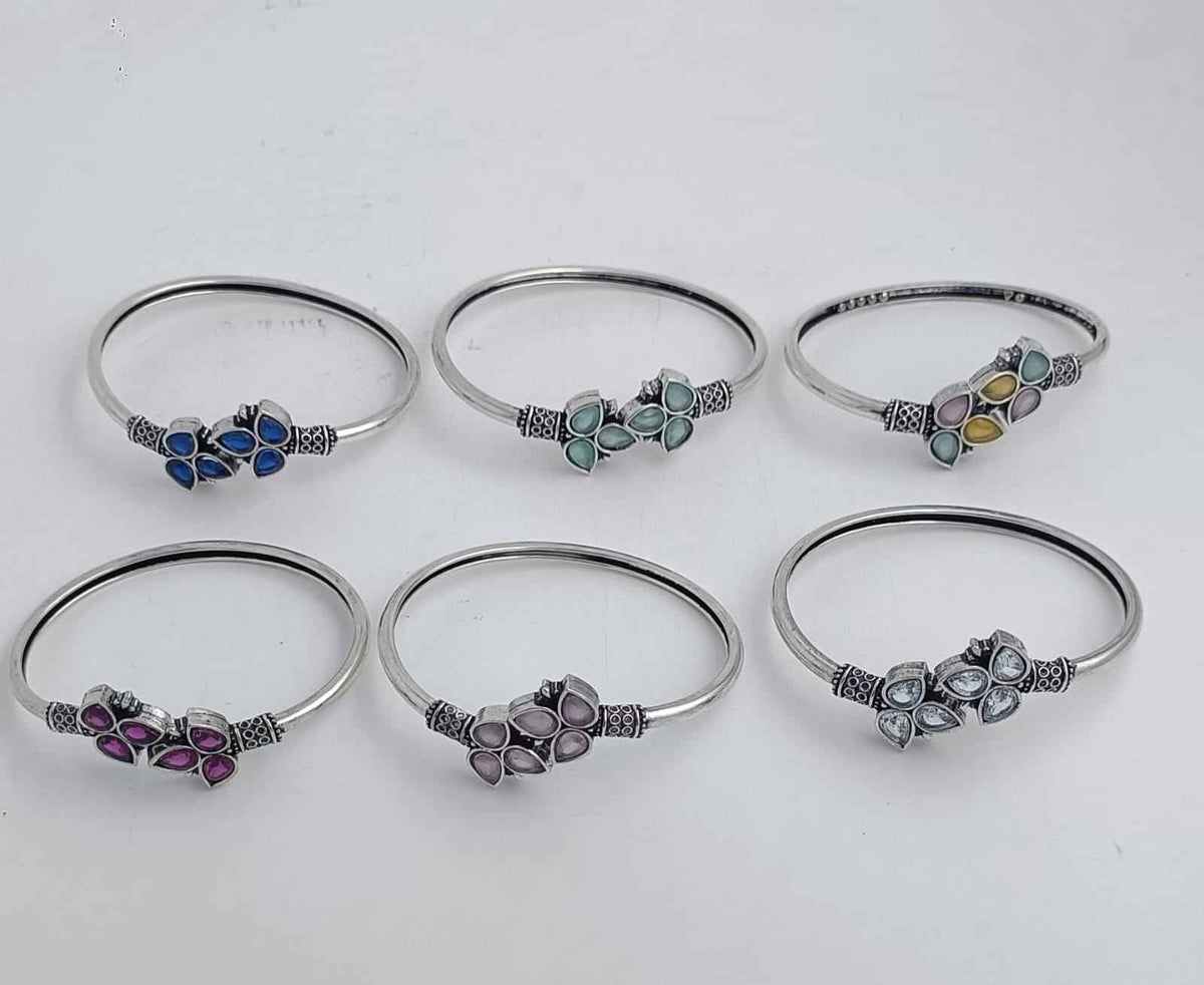 Diya shape Bracelet in Berlin
