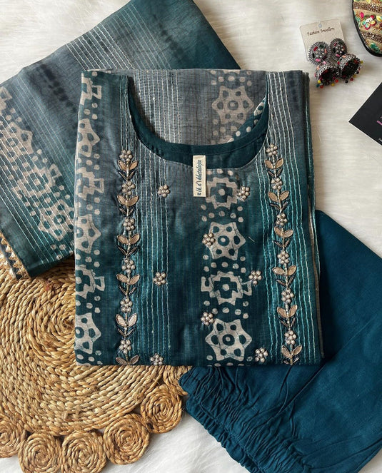 Women Kurta Pant set with Dupatta in Munich
