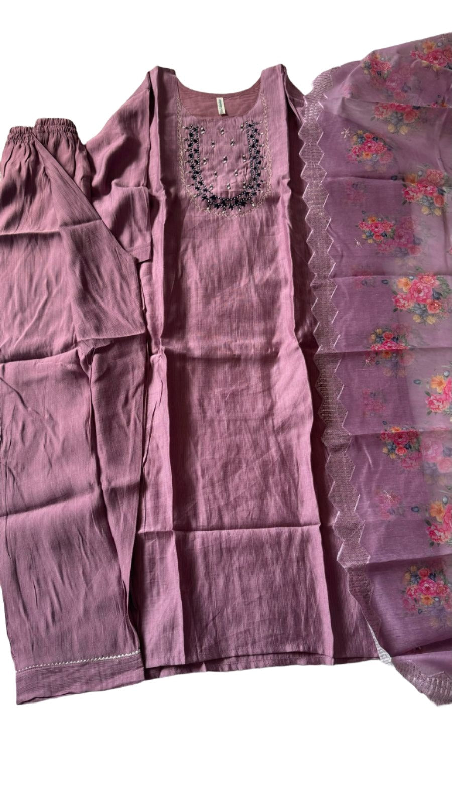 Women kurta set embroided in Munich
