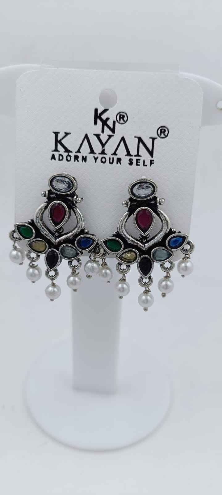 Kundan Stud Earrings in Berlin