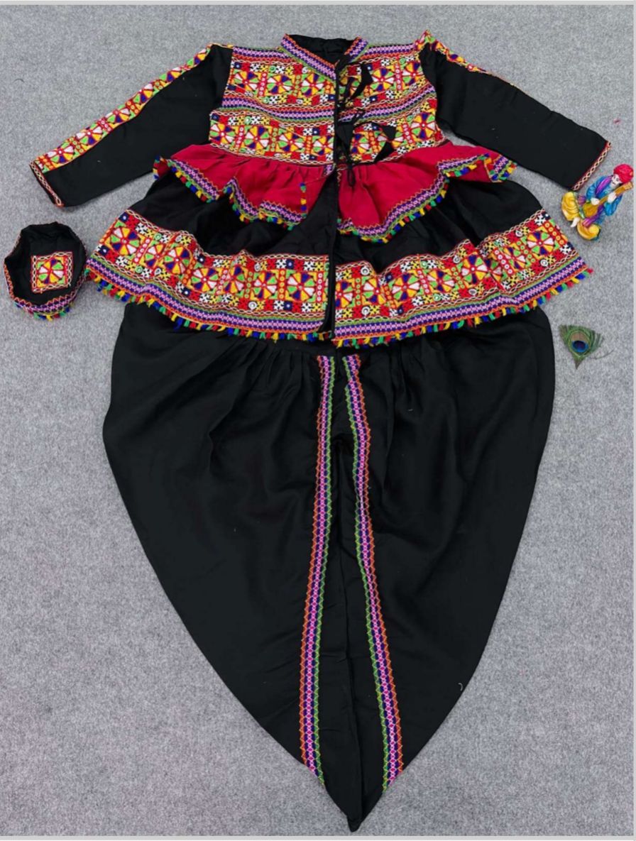 Men's Navaratri Gujrati Dhoti in Germany