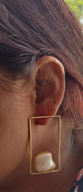 MONALISA STONE GOLD PLATED BRASS EARRING IN MUNICH