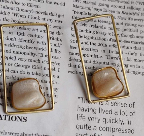 MONALISA STONE GOLD PLATED BRASS EARRING IN MUNICH