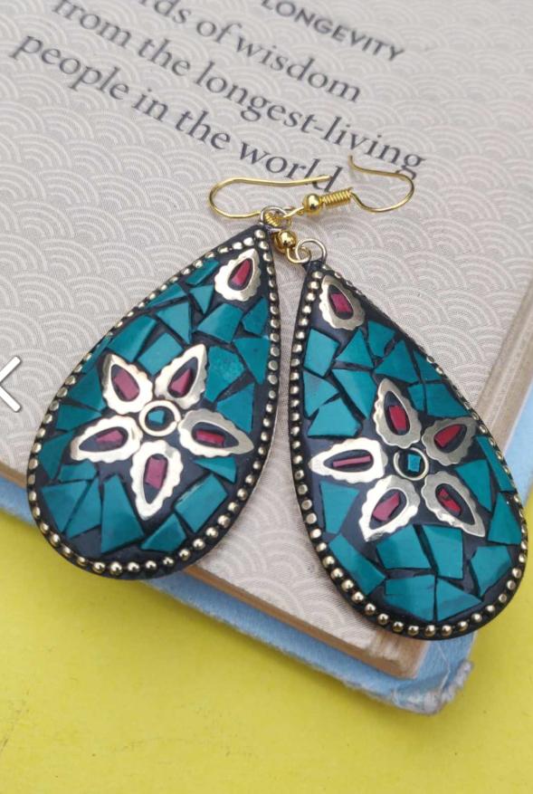 Drop Shaped Lac Earrings in Berlin