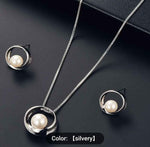 Round Pearl Pendant Necklace in Berlin