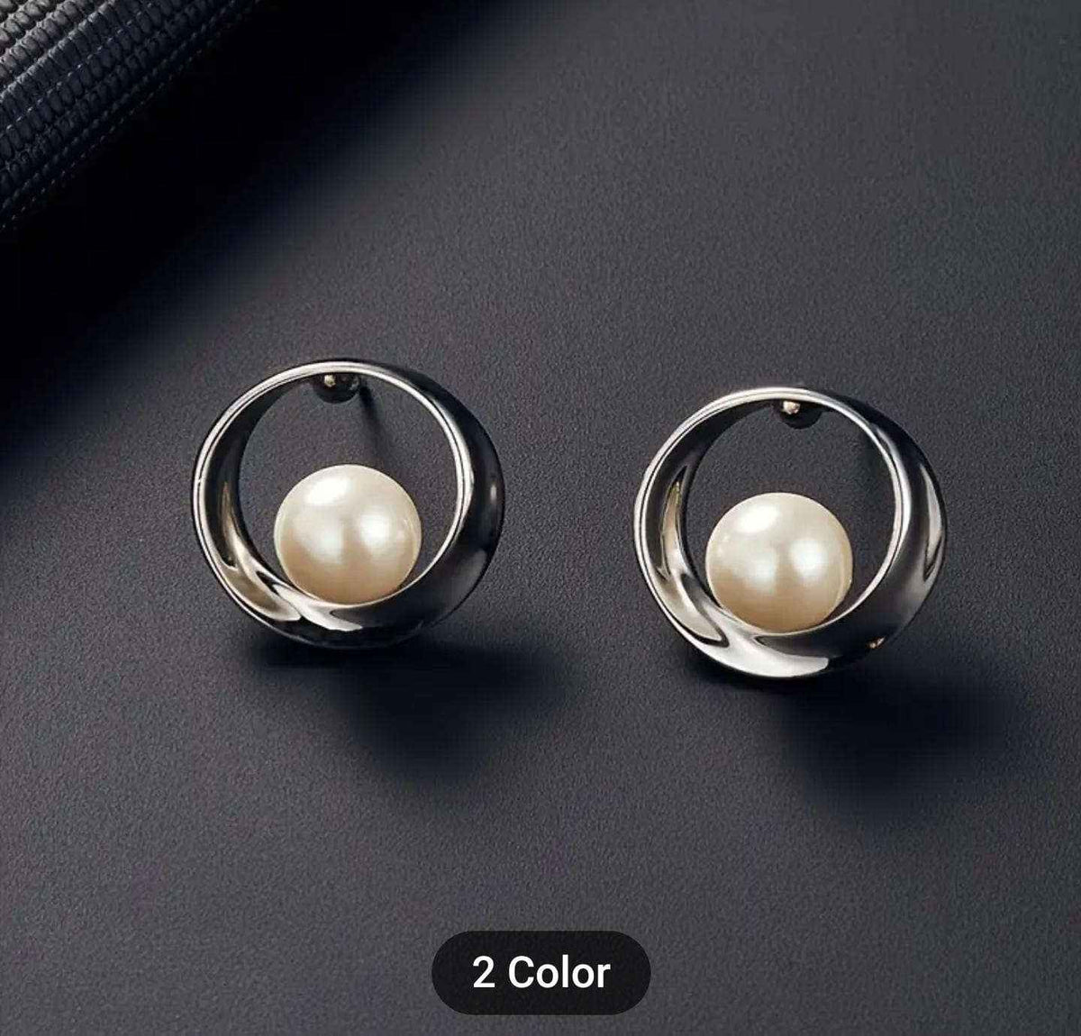 Round Pearl Pendant Necklace in Berlin