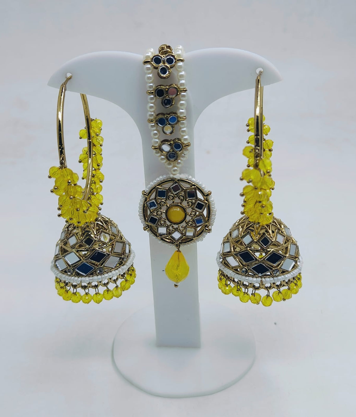 FASHION PARTY WEAR EARRINGS AND MANGTIKKA IN BERLIN