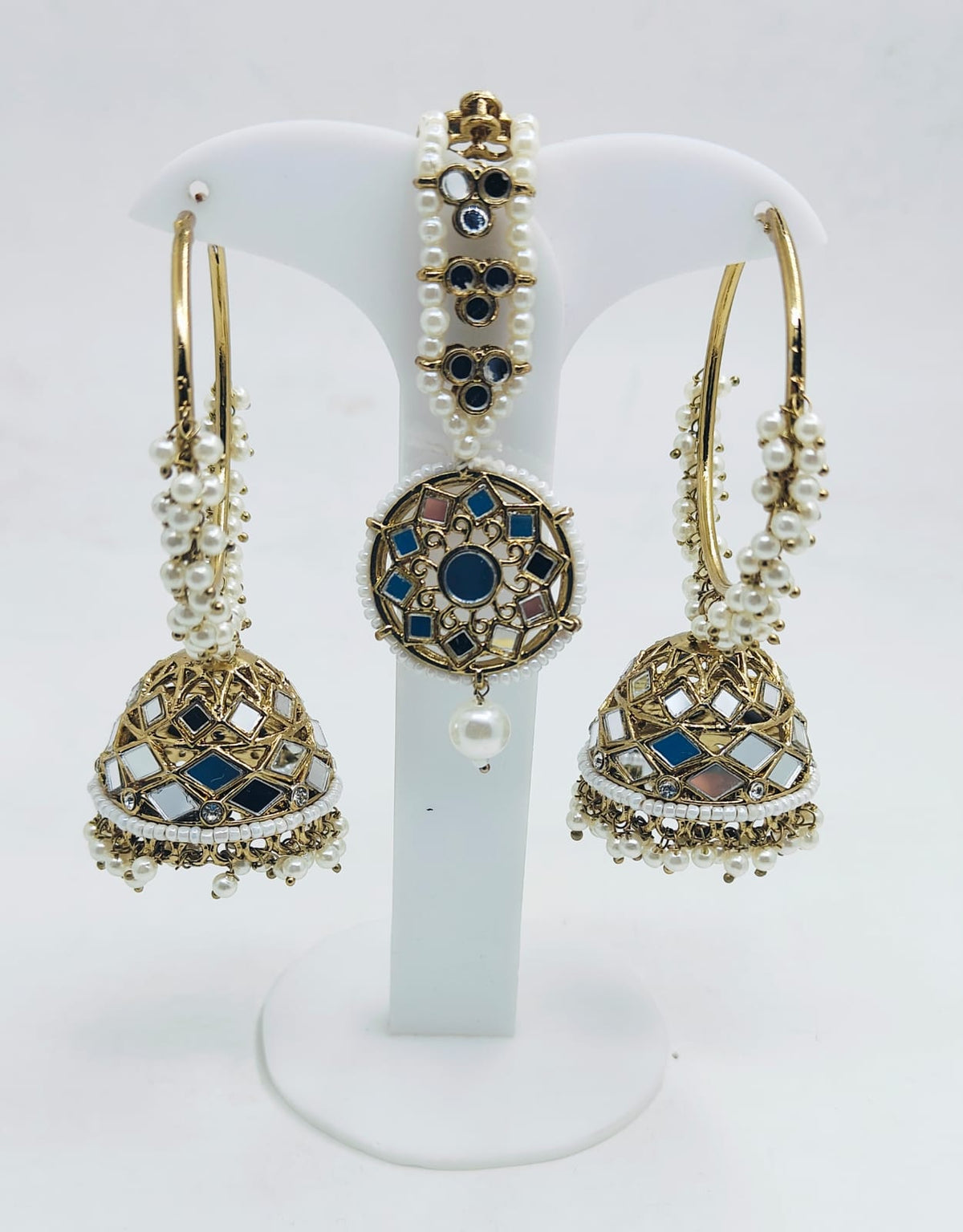 FASHION PARTY WEAR EARRINGS AND MANGTIKKA IN BERLIN